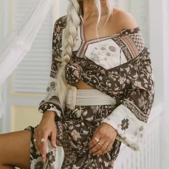 Boho Gypsy Floral Tassel Tie Long Sleeve Blouse - Picture 4 of 6